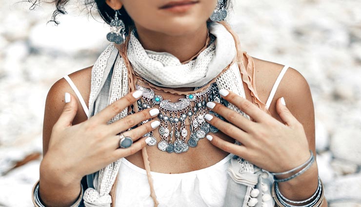 आर्टिफिशियल ज्वैलरी के इन आइडियाज से बनाए खुदको स्टाइलिश, पाएंगी कूल लुक