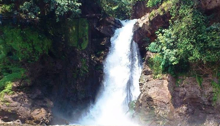goa waterfalls,best waterfalls in goa,dudhsagar waterfall goa,beautiful waterfalls in goa,top waterfalls in goa,must-visit waterfalls goa,goa nature spots,goa trekking waterfalls,goa waterfall tour,goa hidden waterfalls,kesarval waterfall,tambdi surla waterfall,bamanbudo waterfall,kuskem waterfall,arvalem waterfall,charavane waterfall.