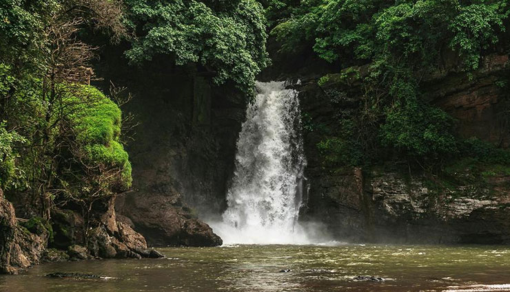 north goa tourist attractions,best places to visit in north goa,north goa beaches,aguada beach goa,calangute beach,vagator beach,baga beach,chapora fort,basilica of bom jesus,mangueshi temple,north goa flea market,anjuna beach flea market,goa party spots,north goa shopping