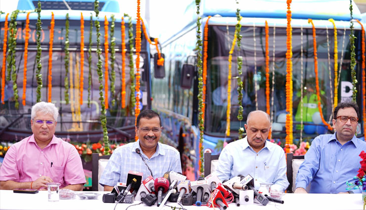 दिल्ली की सड़कों पर उतरीं 150 नई इलेक्ट्रिक बसें, हरी झंडी दिखा केजरीवाल ने किया सफर