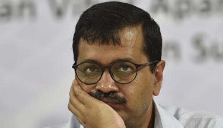 हवाई जहाज में सफर कर रहे थे अरविंद केजरीवाल, यात्री बोला- इस बार वोट पीएम नरेंद्र मोदी को देंगे, देश में खिलेगा कमल