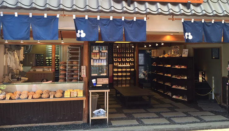 asakusa,tokyo,places to visit in asakusa,senso-ji,japanese food at nakamise dori,melonpan,fortune told at senso-ji,ride on a rickshaw