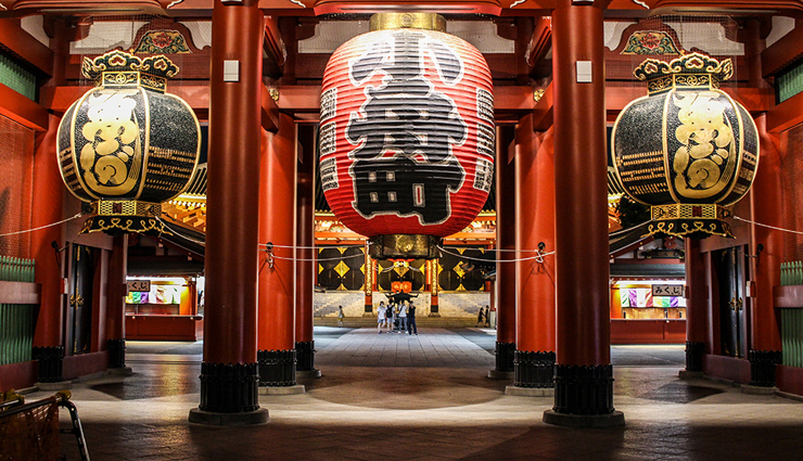 asakusa,tokyo,places to visit in asakusa,senso-ji,japanese food at nakamise dori,melonpan,fortune told at senso-ji,ride on a rickshaw