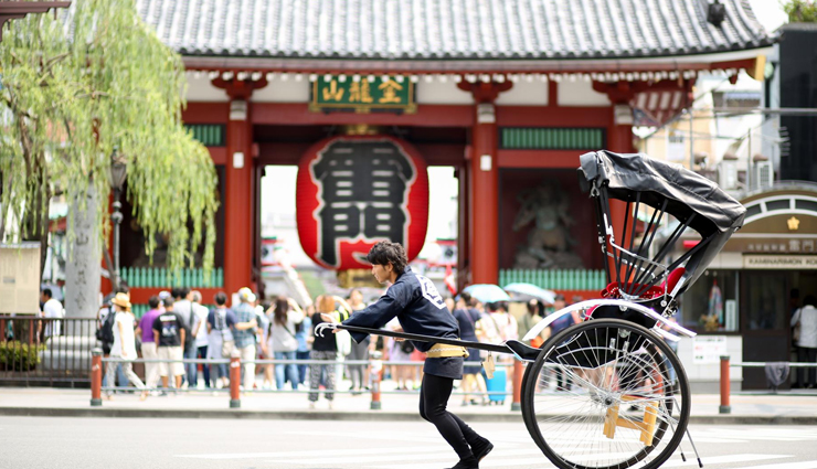 asakusa,tokyo,places to visit in asakusa,senso-ji,japanese food at nakamise dori,melonpan,fortune told at senso-ji,ride on a rickshaw