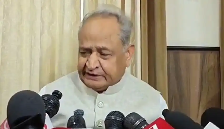 घोड़े-गधे, भैंस और बकरियों की तरह खरीदे-बेचे जा रहे हैं सांसद-विधायक, अशोक गहलोत का केंद्र पर बड़ा प्रहार, लोकतंत्र को बताया खतरे में