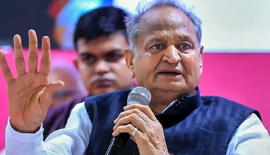 गहलोत की सरकार को खुली चुनौती, बोले- यमुना का पानी ले आओ, खुद सीएम को माला पहनाऊंगा