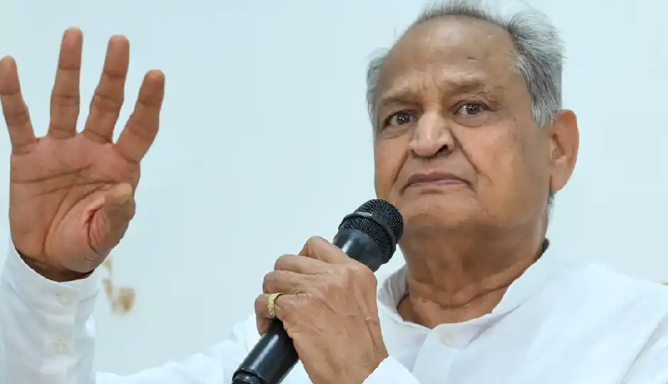 अशोक गहलोत ने बाड़मेर रिफाइनरी परियोजना में पांच साल की देरी पर जताई आपत्ति, उठाए सवाल