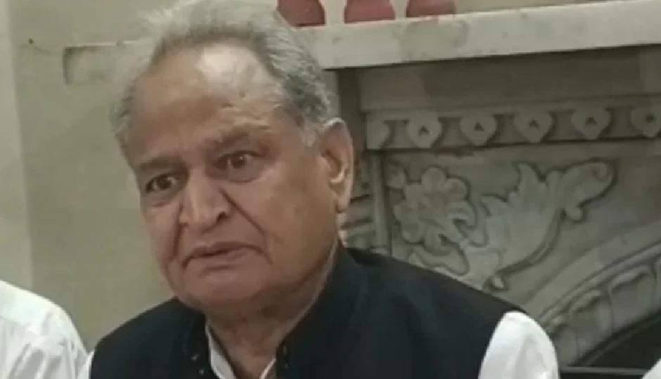 'वसुंधरा राजे होनी चाहिए थीं BJP की पहली पसंद, मौका मिलता तो राजनीति और रोचक होती', अशोक गहलोत का बड़ा बयान