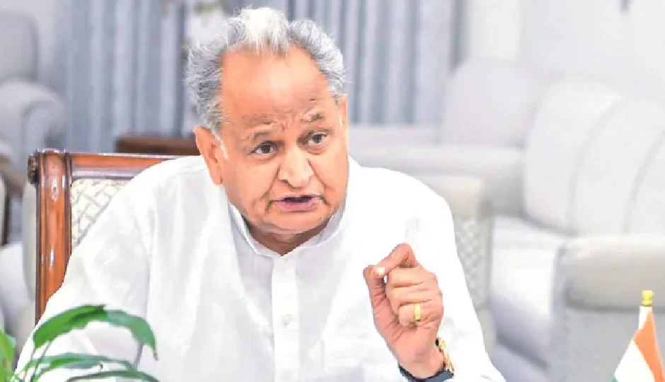 कर्नाटक सियासत पर गहलोत का बड़ा बयान- 'हाईकमान ने क्या वादा किया, किसी को नहीं पता', डीके शिवकुमार की ‘सीक्रेट डील’ पर बढ़ी सरगर्मी