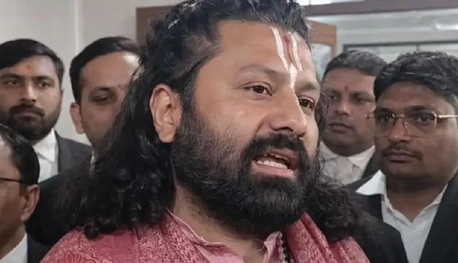 उत्तर प्रदेश: शंकराचार्य पर मुकदमा दर्ज कराने वाले आशुतोष ब्रह्मचारी की ‘क्राइम कुंडली’, गौ-हत्या से रेप तक दर्ज 27 मामले