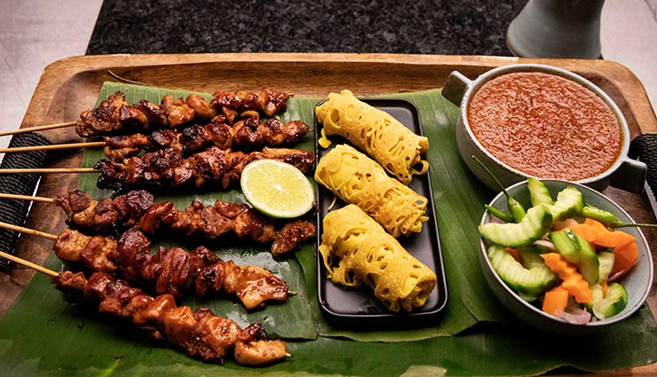 street foods to try in asia,asia,thailand,pad krapow moo,indonesia,satay chicken skewers,vietnam,beef noodles,malaysia,beef rendang,thailand,chicken noodle soup