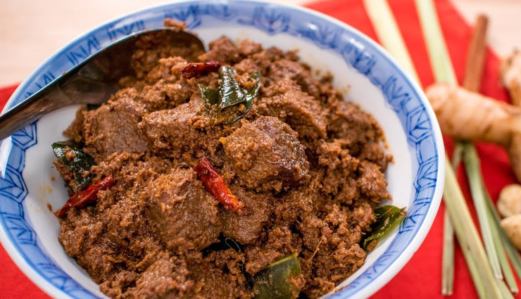 street foods to try in asia,asia,thailand,pad krapow moo,indonesia,satay chicken skewers,vietnam,beef noodles,malaysia,beef rendang,thailand,chicken noodle soup