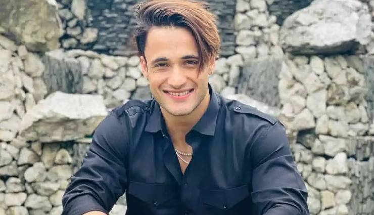 2 News : असीम की जिंदगी में नए प्यार की एंट्री, शेयर की फोटो, इस फिल्म के साथ डेब्यू करने जा रहीं अंजलि