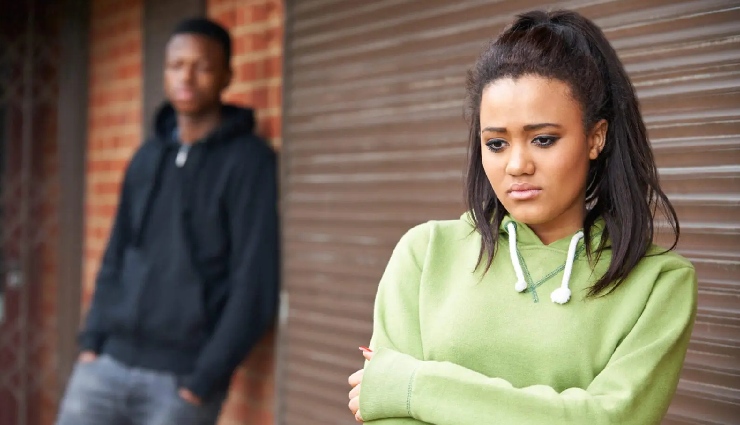 when to give someone space,signs someone needs space,relationship space tips,introvert partner needs,emotional space in relationships,healthy boundaries in love,relationship advice,understanding introverts,alone time in relationships,how to support introverted partner