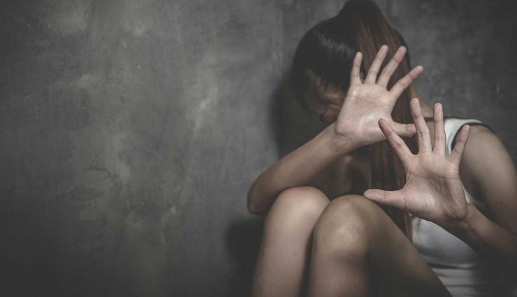 उत्तरप्रदेश : पति ने पार की हैवानियत की सारी हदें, पत्नी को सिगरेट से दागा, डंडे से पीटा