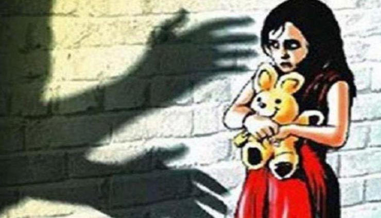 उत्तरप्रदेश : घर में सो रही 2 वर्षीय मासूम का अपहरण कर किया दुष्कर्म, इलाज के दौरान बच्ची ने तोड़ा दम