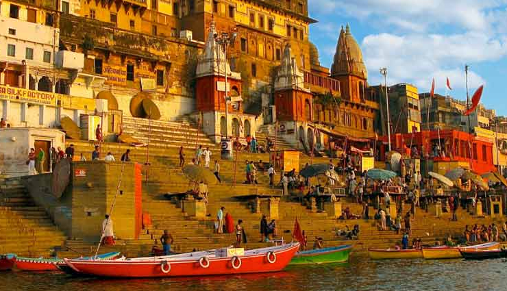 varanasi,uttar pradesh,best tourist places,cultural and spiritual haven,varanasi ghats,kashi vishwanath temple,sarnath,banaras hindu university,ganga aarti,religious tourism,historical sites