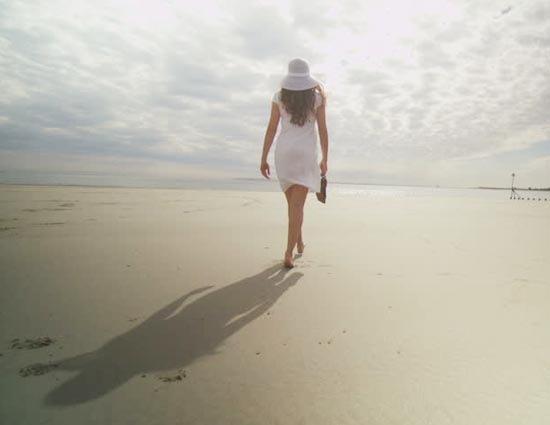 जानिए लडकियों की चाल से उनका व्यक्तित्व 