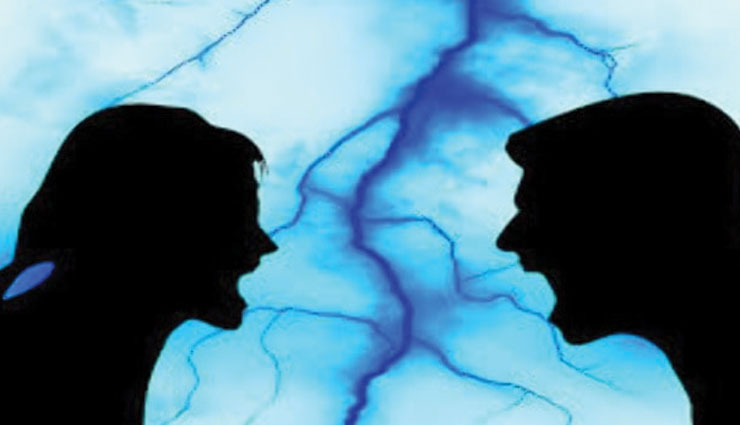 अगर चाहते है जीवन में बनी रहे सुख शांति तो इन चीजों को रखे घर से दूर