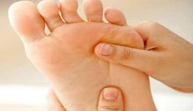 आपके भाग्यशाली जीवन का संकेत देते है तलवे, दर्शाते है धन का आगमन