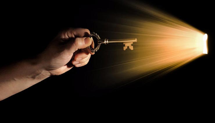 सोई हुई किस्मत को जगाएं इस तरह, ले इन आसान ज्योतिषीय उपायों की मदद 