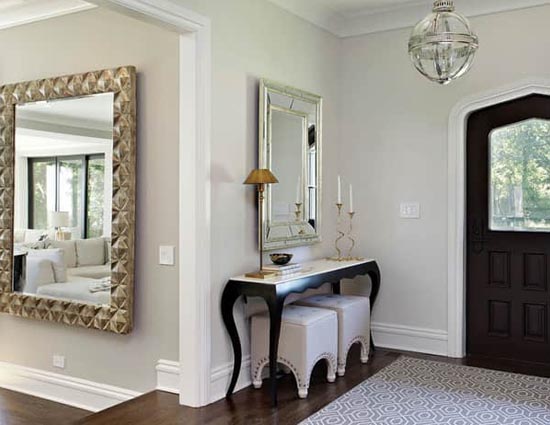 दर्पण से जुड़े कुछ खास Vastu उपाय, जो ला सकतें है आपके जीवन में खुशियाँ