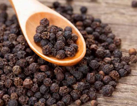 टोटके - काली मिर्ची से मनाए अपनी रूठी हुई किस्मत को