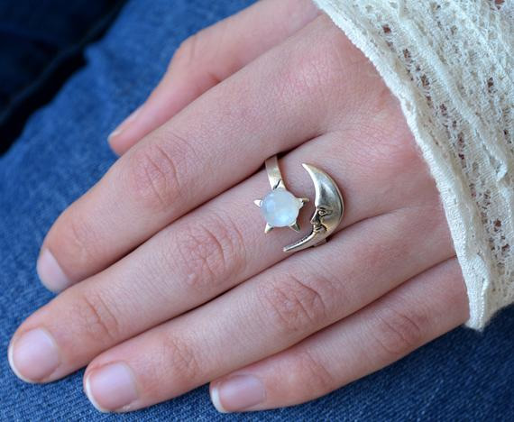 nature of person from thumb,astrology tips