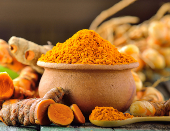 जीवन की कई परेशानियों का हल छुपा है हल्दी के इन टोटकों में