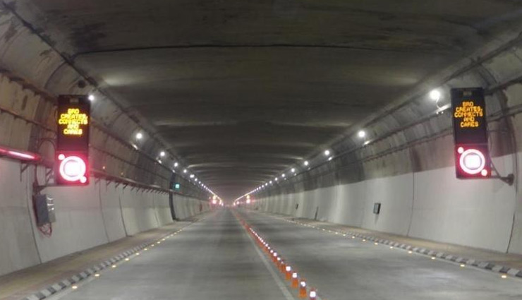 अटल टनल रोहतांग / तेज रफ्तार तीन गाड़ियां आपस में टकराई, कोई घायल नहीं