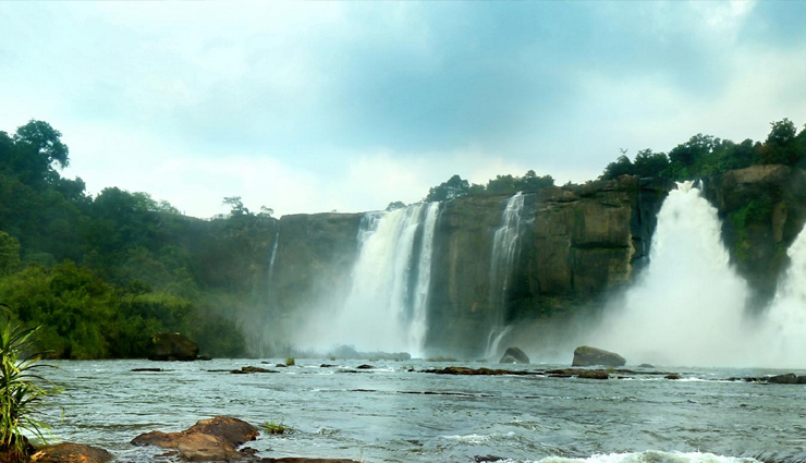 kerala waterfalls,famous waterfalls kerala,best waterfalls in kerala,top waterfalls to visit in kerala,kerala natural wonders,scenic waterfalls in kerala,kerala travel destinations,must-visit waterfalls kerala,kerala tourism attractions,kerala waterfall exploration