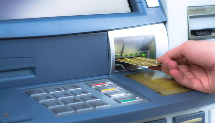 महंगा हो सकता है ATM से पैसा निकालना, इंटरचेंज फीस में 2 साल बाद हो रही बढ़ोतरी
