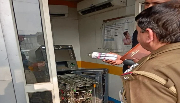 दिल्ली : हथियार के बल पर गार्ड को बंधक बना की ATM लूट, गैस कटर से काट निकाले 18.45 लाख