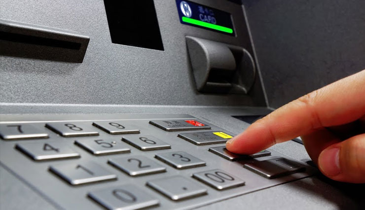 5 साल में दोगुने हुए डेबिट कार्ड्स लेकिन ATM में हुई सिर्फ 20% की बढ़ोतरी