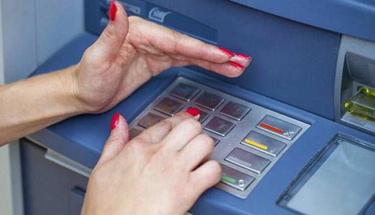 सावधान! क्रेडिट-डेबिट कार्ड इस्तेमाल करते वक्त बरते ये सावधानियां और बचे ठगी से