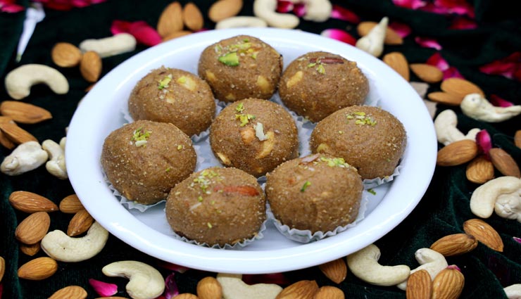 लोहड़ी स्पेशल : पंजाब में खूब पसंद की जाती हैं आटे की पिन्नी #Recipe