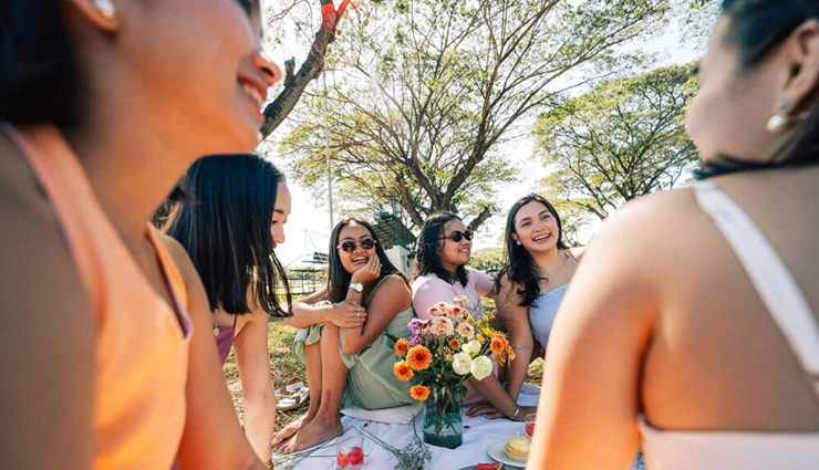 signs of people pleasing,are you a people pleaser,people pleaser traits,subtle signs of people pleasing,how to stop being a people pleaser,people pleaser behavior,over-eager people pleaser,emotional impact of people pleasing,people pleaser characteristics,dealing with people pleasing tendencies,people pleaser psychology,overcoming people pleasing habits