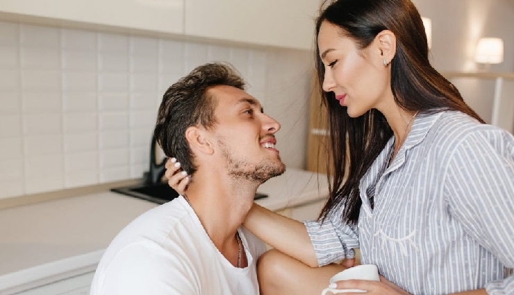 relationship presence,emotional connection,being present in relationships,deep connection with partner,how to be present,relationship tips,improve communication with partner,strengthen emotional bond,signs of presence in relationship,engage with partner emotionally