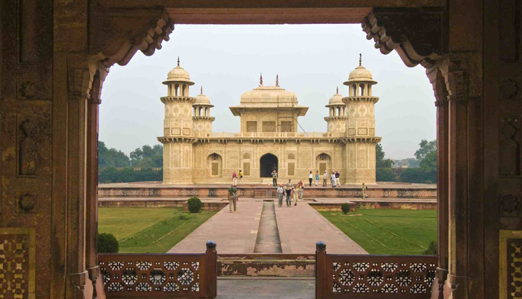 attractions of agra,places to visit in agra,agra tourism,taj mahal,tombs in agra