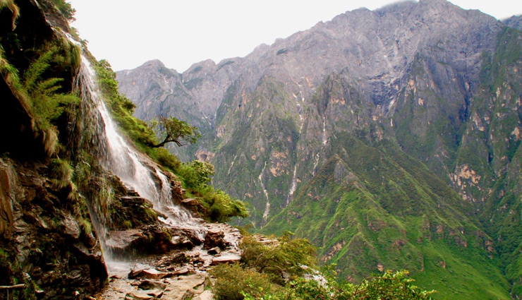 shilin stone forest,tiger leaping gorge,zhaoxing,chengdu,natural attractions in china,china,places to visit in china