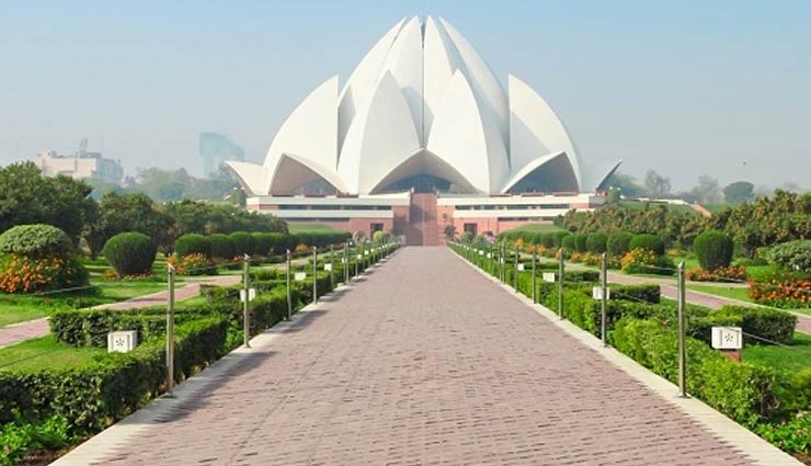 iconic attractions,iconic attractions in delhi,delhi,red fort,lotus temple,akshardham temple,qutub minar,india gate