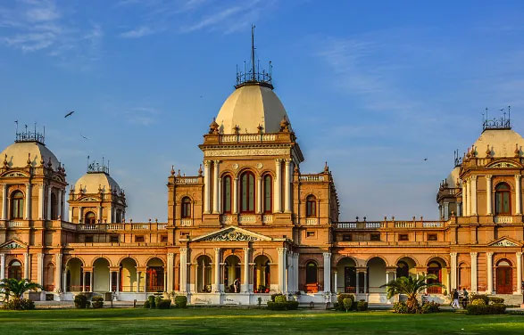 tourist attractions of kolkata,kolkata,victoria memorial,writers building,indian museum,marble palace,jorasanko thakur bari