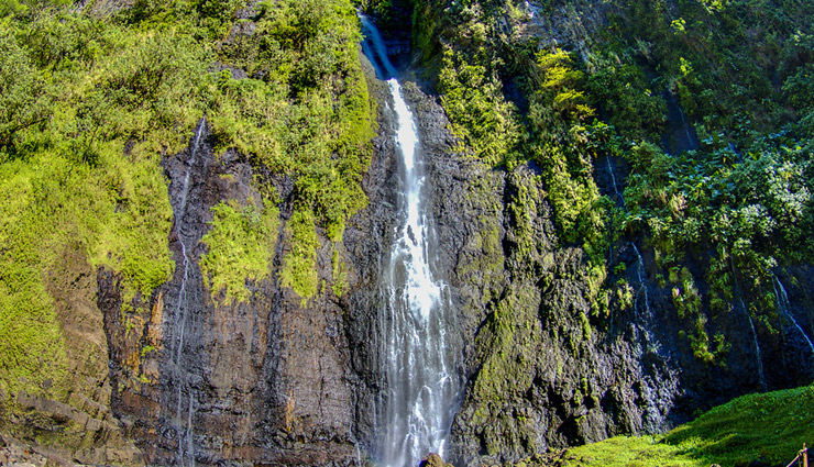 attractions of tahiti,tahiti,overwater bungalows,three waterfalls,la plage de maui,natural aquarium,museum of tahiti and her islands