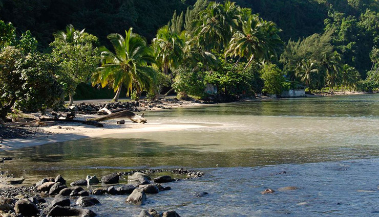 attractions of tahiti,tahiti,overwater bungalows,three waterfalls,la plage de maui,natural aquarium,museum of tahiti and her islands