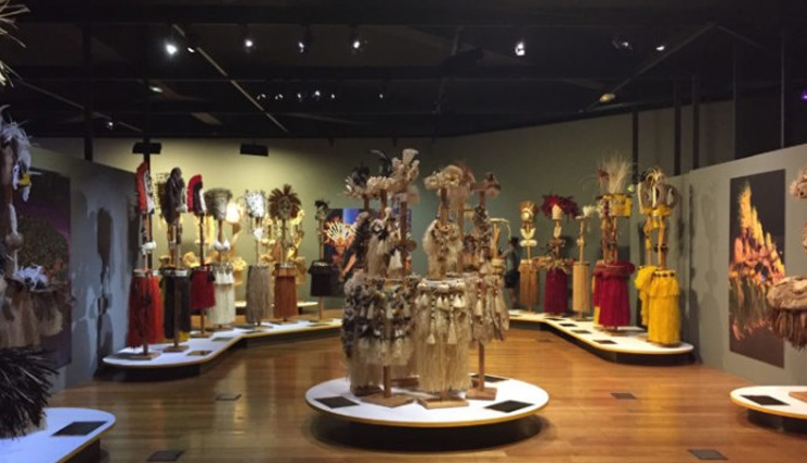 attractions of tahiti,tahiti,overwater bungalows,three waterfalls,la plage de maui,natural aquarium,museum of tahiti and her islands