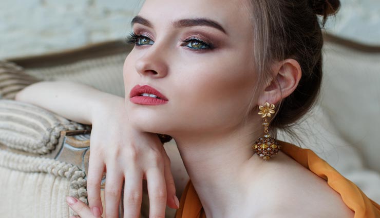 मेकअप से पहले इस तरह करें अपनी स्किन को तैयार, फॉलो करें टिप्स