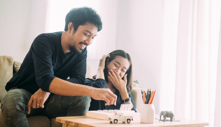 10 Ways To Tell If a Man Finds a Woman Attractive