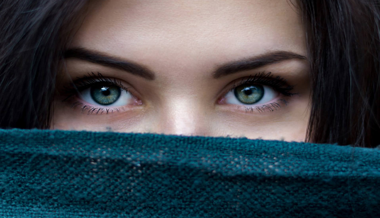 नींद भरी आंखों में चमक लाने के लिए आजमाए ये टिप्स, बढ़ेगा आकर्षण 