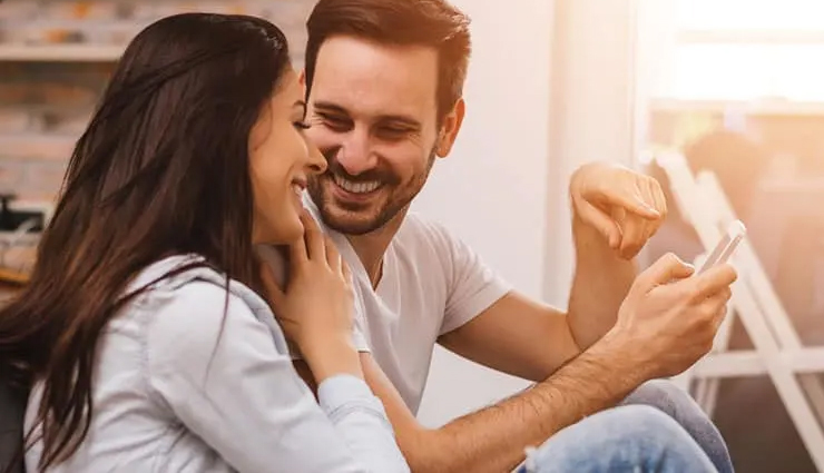 be more approachable to guys,tips to attract men,how to get guys to approach you,appear approachable not easy,confident dating tips,make men approach you,attract men confidently,increase male attention,dating advice for women,how to get a guys attention