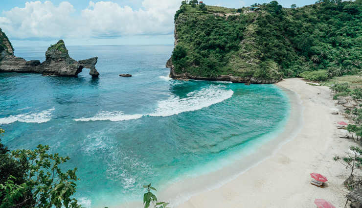 best beaches in indonesia,top indonesian beaches,indonesias most beautiful beaches,must-visit beaches in indonesia,exotic indonesian beach destinations,indonesia beach travel guide,indonesias coastal paradise,indonesian beach vacation spots,hidden gems on indonesian shores,tropical beach escapes in indonesia